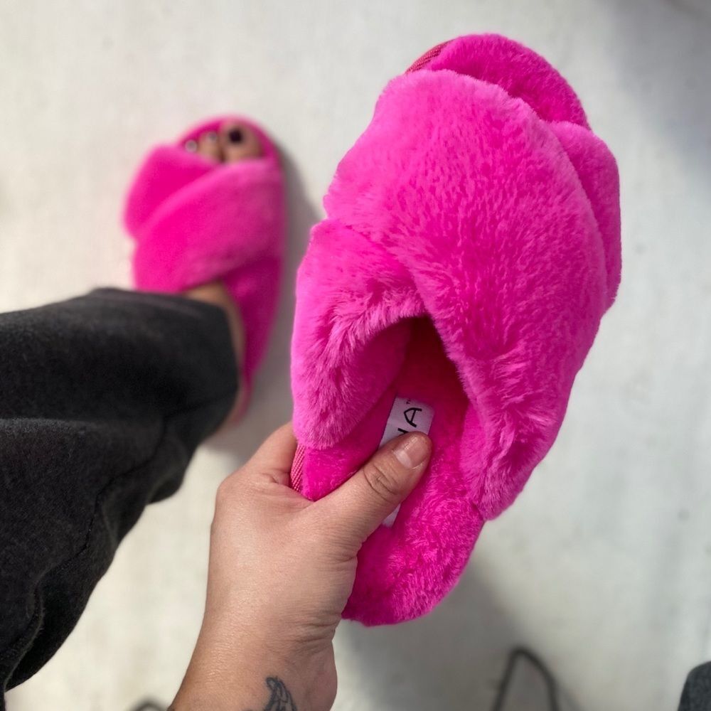 Hot Pink Faux Fur Slides - Picture 2 of 4